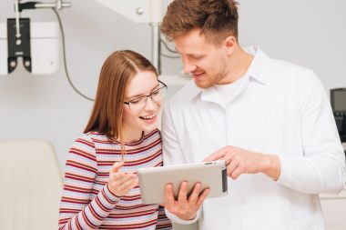 Ce avantaje are realizarea digitală a fațetelor dentare